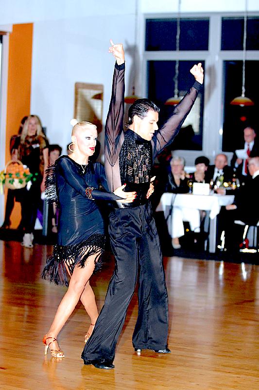 Ernesto Rych und Jana Hofmann vom TSC Savoy tanzten bis ins Semifinale.	Foto: Christian Augsburger