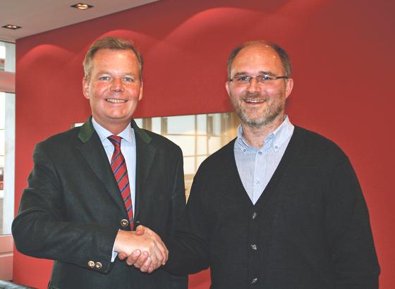 Auf gute Zusammenarbeit freuen sich Bürgermeister Jan Neusiedl und sein persönlicher Referent Wolfgang Rotzsche.	Foto: hol
