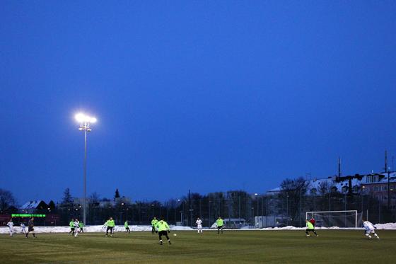 Fußball trotz klirrender Kälte: Löwen-Amateure gegen Sauerlach. Foto: A. Wild