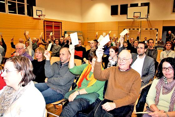 Mit rund 150 Teilnehmern war die Bürgerversammlung, die in der Turnhalle des Pestalozzi-Gymnasiums stattfand, gut besucht.	Foto: js