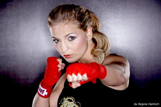 Die mehrfache Boxweltmeisterin Regina Halmich setzt sich dafür ein, dass sich Frauen wehren können gegen Übergriffe. Foto: Regina Halmich