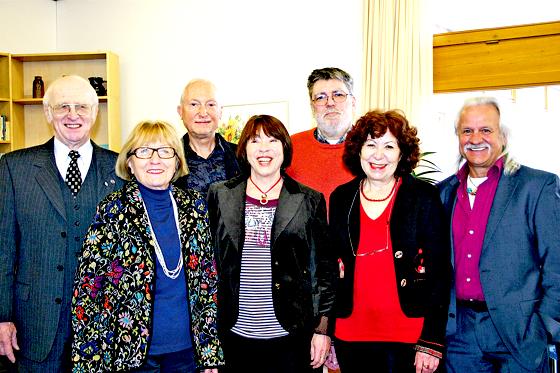 Über 60 und kein bisschen leise: Einige der Kandidaten für die Seniorenvertreterwahl Schwabing-West 2013.	Foto: Sylvie-Sophie Schindler