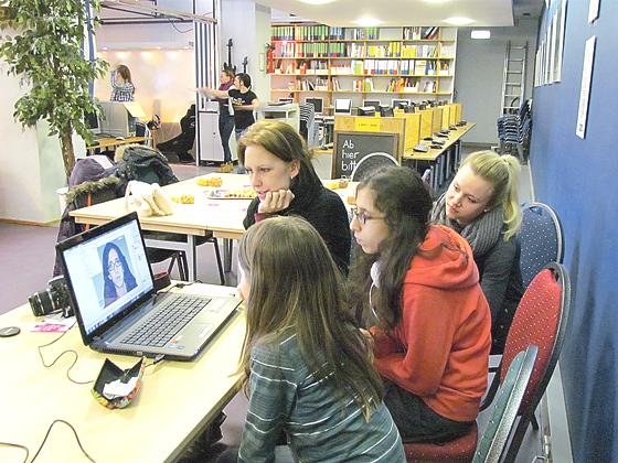 Bei »Girls vernetzt« erfahren Mädchen von zehn bis 16 Jahren Wissenswertes zu neuen Medien.	Foto: KJR
