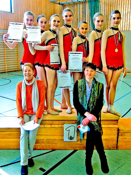 Die Mädchen der Rhythmische Sportgymnastik der TS Jahn gewannen zwei Meistertitel. 	 Foto: privat