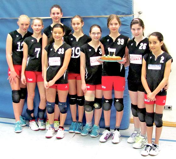Die bayerische Meisterschaft fest im Blick haben die Volleyball-Mädchen (U14) des TSV Turnerbund. 	Foto: bus