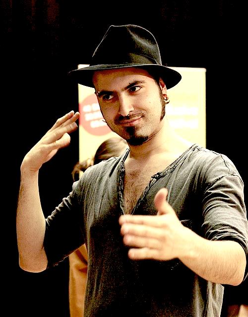 Der Gewinner des Berliner Deaf Slams: Seyed-Ali Ace Mahbaz. Foto: Aktion Mensch