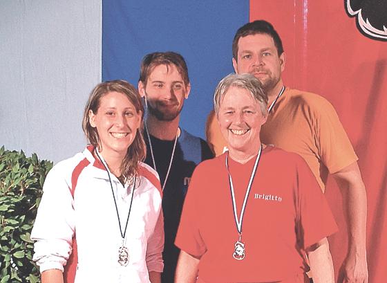 Von links: F. Szabo, A. Ott, B. Weinzierl und L. Plath vom SV Lohhof mit ihrer Silbermedaille.	Foto: privat
