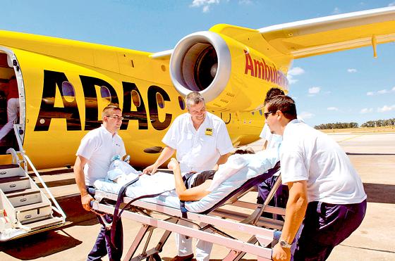 Weltweit kümmerte sich der ADAC Ambulanzdienst im vergangenen Jahr um mehr als 52.800 Reisende. Davon wurden rund 4 500 Urlauber mit einem ADAC Ambulanz-Sonderflug oder mit Linienmaschinen nach Hause transportiert. F: ADAC
