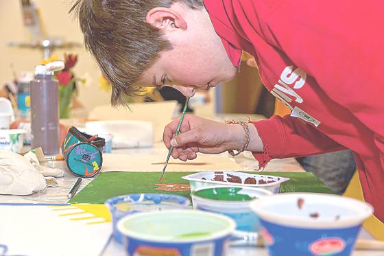 In den Osterferien können Kinder lernen, wie man mit Acryl gestaltet.	Foto: DKSB