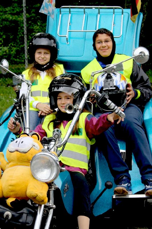 Ein unvergessliches Erlebnis für Kinder ist die Fahrt bei dem Konvoi, bei sich alle möglichen Motorrad-, Trike- und Quadfahrer beteiligen können. Foto: Stephan Schwarz