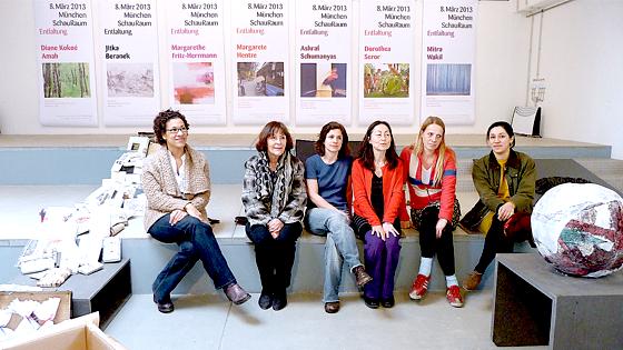Sieben Frauen stellen im Schauraum am Ackermannbogen aus: Sie zeigen ihren Weg als Frau in der Kunst. 	Foto: Gabriela Levasier