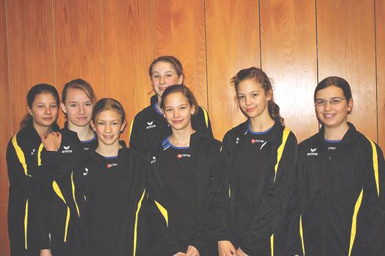 Die Mädchen der Schulmannschaft Volleyball holten den oberbayerischen Titel nach Grafing. 	Foto: privat