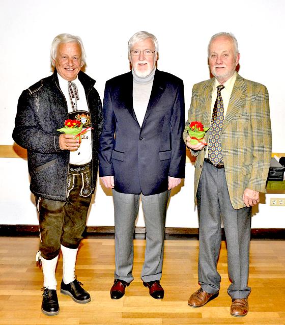 Von links: Günter Josef Preißer, Vorstand Dr. Hartmut Schmidt und Josef Goldbrunner.	Foto: privat