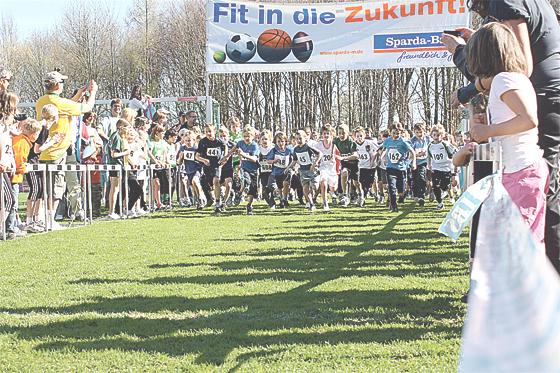 Auch die Kinder treten beim Traditionellen Wettlauf des TSV Ebersbeg in einer eigenen Gruppe an. 	Foto: Verein