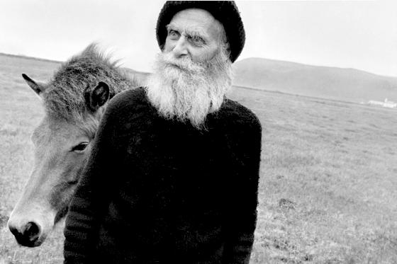 Ragnar Axelsson alias RAX ist der bekannteste und erfolgreichste Fotograf Islands. Der Dokumentarfilm Gesichter der Arktis (10.05., 20 Uhr) zeichnet die Entstehung seiner wichtigsten Fotos nach und begleitet ihn auf seinen Reisen. F.: (c)Ragnar Axelsson