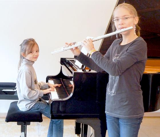 Sophie und Emilia belegten bei »Jugend musiziert« einen ersten Platz.	Foto: privat