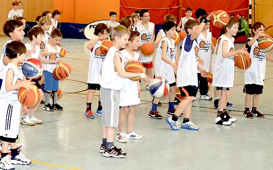 Den richtigen Umgang mit dem Basketball lernten die Teilnehmer des Mini-Camps.		 Foto: privat