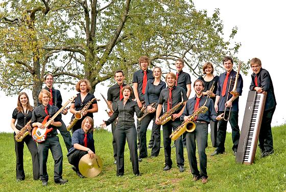 Die 15 Musiker der Swinging Gs lassen in ihren Konzerten alte Zeiten wieder aufleben. 	Foto: VA