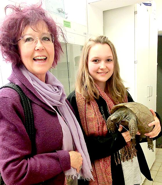Endlich wieder vereint: Schildkrötendame Paula ist zurück bei ihrer Familie.	Foto: privat