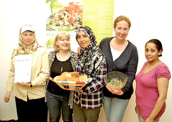 Beim Projekt »Kochen und Erzählen« der Nachbarschaftshilfe kann man kulinarisch in fremde Länder eintauchen.	Foto: Nachbarschaftshilfe München