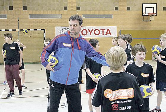 Der Ex-Weltmeister Markus Baur konnte die Pestalozzi-Schüler für Handball begeistern.	Foto: privat