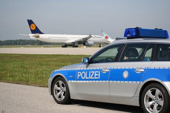 Außenstreife im Einsatz auf dem Rollfeld des Münchner Flughafens. Foto: Bundespolizei