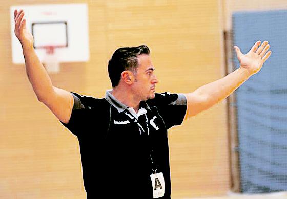 Kurios gescheitert: Die Truderinger Handballer mit Trainer Fadil Kqiku. Foto: TSV Trudering