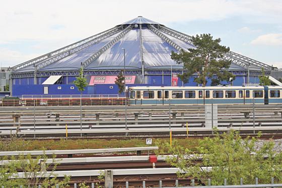 Die Zelte am U-Bahnhof Fröttmaning, mehrere Jahre Interimsdomizil für das Deutsche Theater, sollen nach Auskunft des Kulturreferates bis Mitte Juni weg sein. Foto: ws