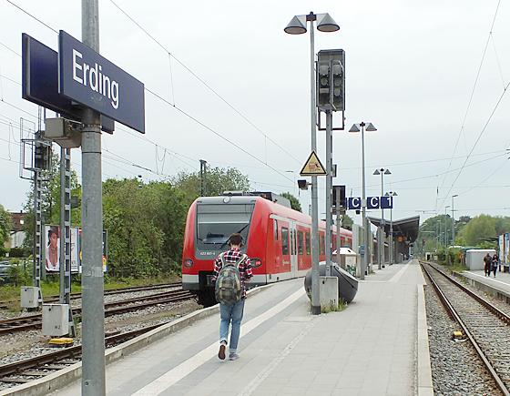 Endstation Erding: Die S-Bahn aus München endet noch hier. Die Finanzierung des Ringschlusses zum Flughafen wird jetzt wieder ein heißes Thema. Foto: sy
