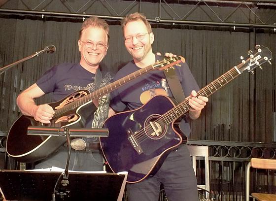 Gitarrenduo Michael Orth und Martin Schröder im Kulturhaus Neuperlach. Foto: VA