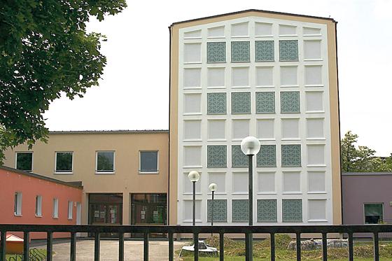 Nach Quecksilber-Belastung zahlreicher Räume soll das Gebäude der Mittelschule Perlacher Straße bald wieder komplett nutzbar sein. Das hat jetzt die Stadt mitgeteilt.	Foto: HH