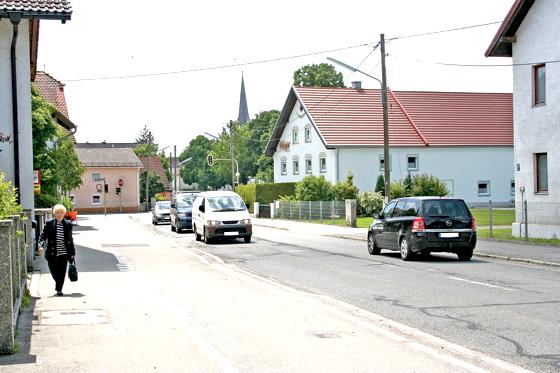 So mancher Autofahrer gibt in der Feldmochinger Straße mehr Gas als den Anwohnern lieb ist.	Foto: ws