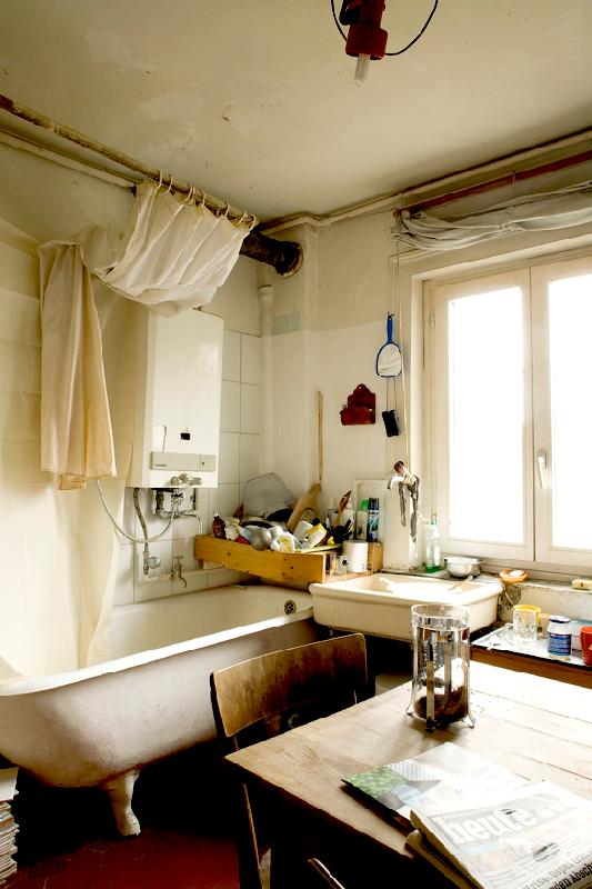 Die Küche ist mehr als ein Ort der Nahrungszubereitung: Blick in eine Küche der Tegernseer Landstraße. Foto: Verena Hägler