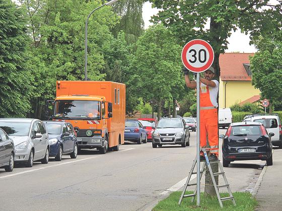 Anfang Juni wurden die Tempo-30-Schilder auf der Hofangerstraße und fast die ganze Berger-Kreuz- Straße aufgestellt. 	Foto: privat