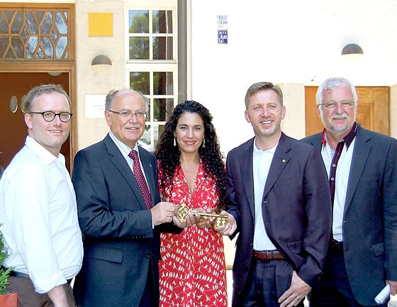 Offizielle Schlüsselübergabe mit Michaela Stacheder, Josef Mederer, Nirit Sommerfeld, Dr. Markus Witzmann und Helmut Dworzak (von links nach rechts).	Foto: privat
