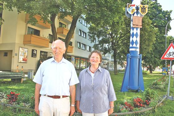 Nicht nur Helmut Piening und Hildegard Steffen, die Vorsitzenden des Bürgerkreises, können sich ein Bürgerhaus im Ortskern in der Baumkirchner Straße gut vorstellen; auch der BA präferiert eine zentral gelegene Stelle. Foto: js