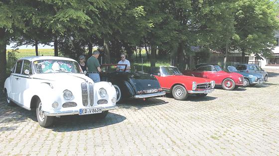 Die Erdinger Oldtimerfreunde fuhren mit ihren alten Automobilen bis nach Regensburg.	Foto: Verein