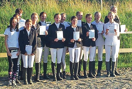 Der Reitverein der Pferdefreunde Holzkirchen gratuliert allen Teilnehmern zur bestandenen Prüfung ganz herzlich. Foto: VA