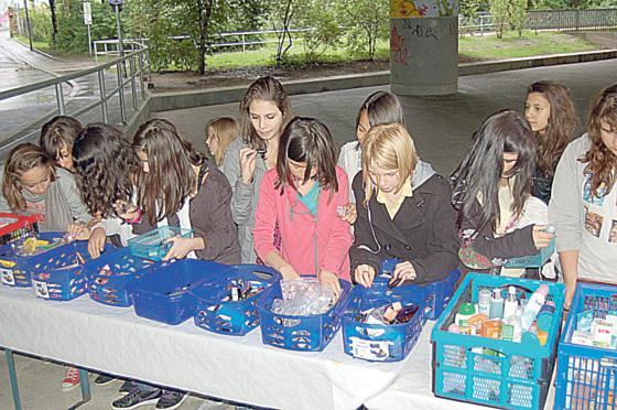Einen Stadtteilflohmarkt organisieren die Besucher des Jugendtreffs AKKU. Foto: VA