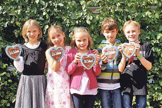 Fröhliche Feier zum 25. Geburtstag an der Grundschule an der Fritz-Lutz-Straße. Foto: privat