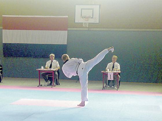Jörg Kohlenz wurde nach erfolgreich absolvierter Ausbildung zum Prüfer der Deutschen Taekwondo Union (DTU) ernannt	Foto: VA