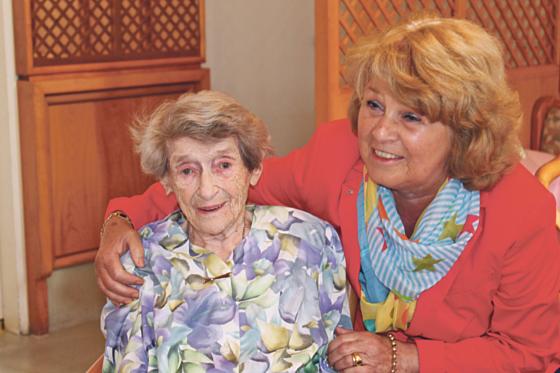 Ilse Haffner (links) feierte ihren 108. Geburtstag. Dazu gratulierte auch Christa Prinzessin von Thurn und Taxis. Foto: privat
