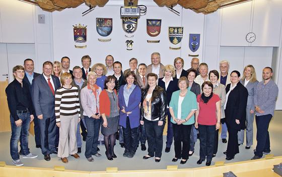 Die Liste für die Gemeinderatswahl 2014 ist fertig, die SPD präsentiert stolz ihr Team, hier mit Bürgermeister Wolfgang Panzer (2. v. l.)	Foto: VA