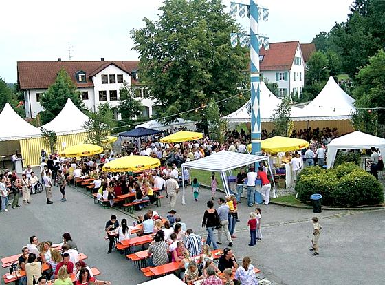 Viel Wein und gute Musik erwartet die Besucher in Pöring am 3. August.	Foto: VA