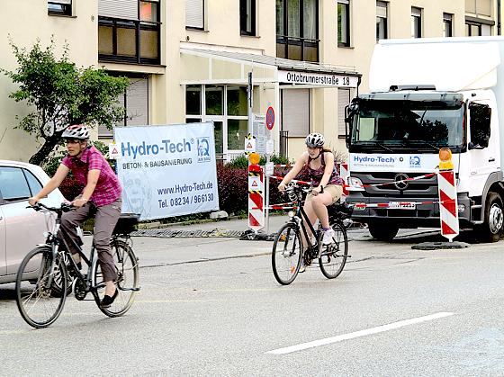 Kein Radelspaß: Radfahren in der Ottobrunner Straße geht nur auf zu schmalen oder unterbrochenen Radwegen. 	Foto: bus