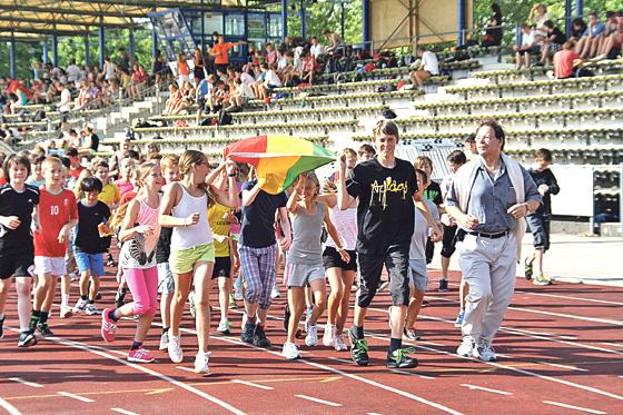 Rund 800 Gymnasiasten liefen vor den Ferien für den guten Zweck.	Foto: privat