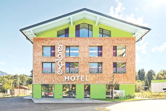 Das Explorer Hotel Oberstdorf setzt neue Maßstäbe in Sachen Umwelt und bietet seinen Gästen eine unkomplizierte Übernachtungsmöglichkeit in einem modernen Ambiente. 	Foto: Explorer Hotels