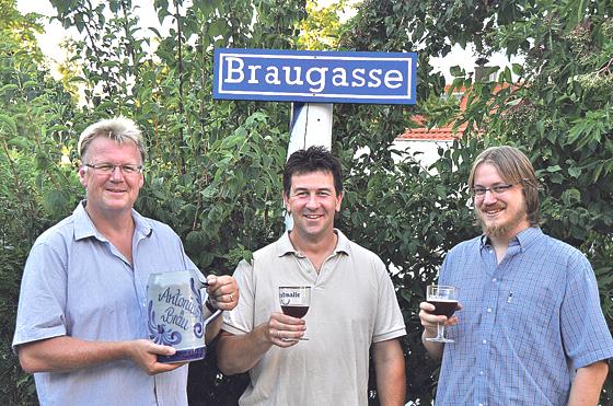 Die Hobby-Brauer: Ton van Lier, Gerhard Herz und Sven van Lier (von links nach rechts).	Foto: privat