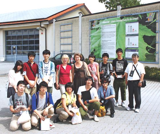 Japanische Schüler waren jüngst zu Gast in Glonn und Umgebung. Sie haben sich zur Energiewende informiert.	Foto: privat