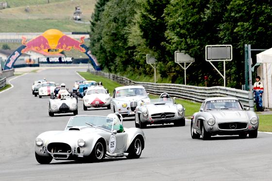 Eine nostalgische Zeitreise in die automobile Vergangenheit machen die Zuschauer bei der ADAC Salzburgring Classic am 24. August.	 	Foto: ADAC/Gerleigner